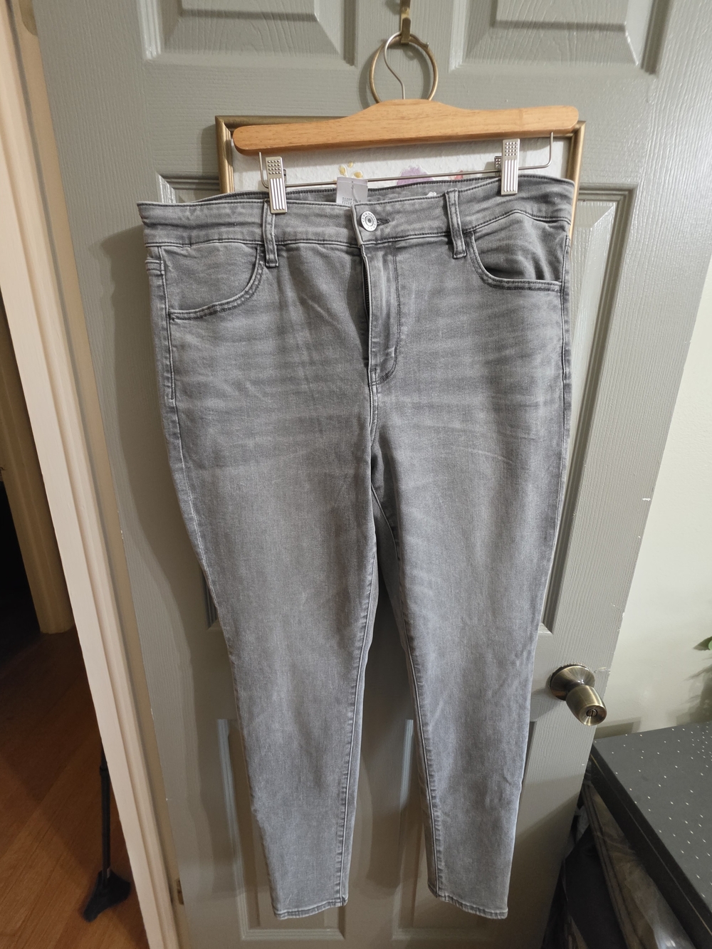 AE Women’s Gray Super Stretch Denim Jeans